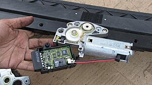 How a Sunroof Works - Tear down-0q1ncn5.jpg
