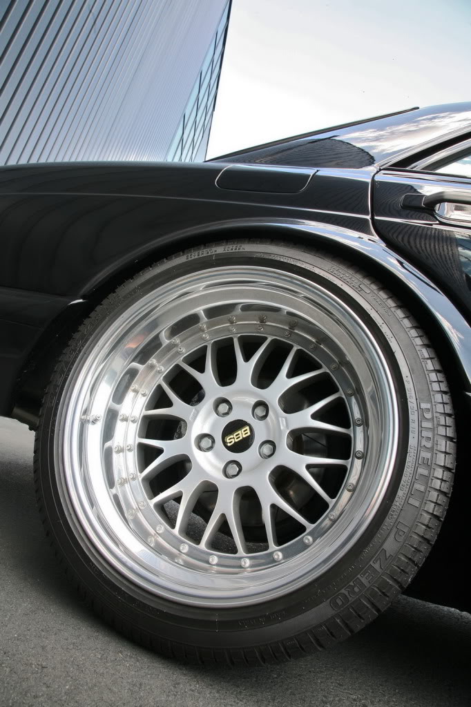 Name:  Mercedes-W126-19.jpg
Views: 66
Size:  142.1 KB